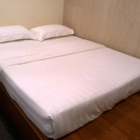 M Empire Motel Miri Kültér fotó