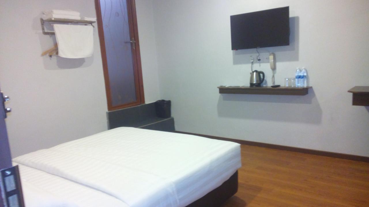 M Empire Motel Miri Kültér fotó