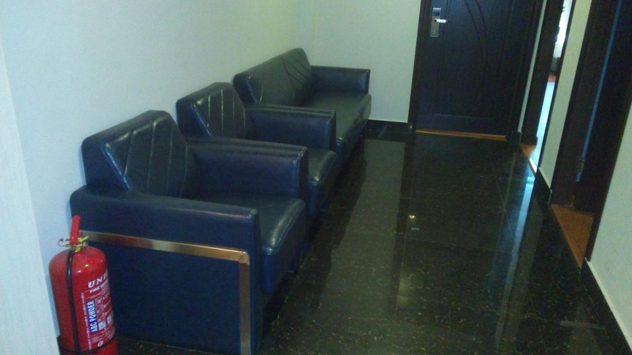 M Empire Motel Miri Kültér fotó